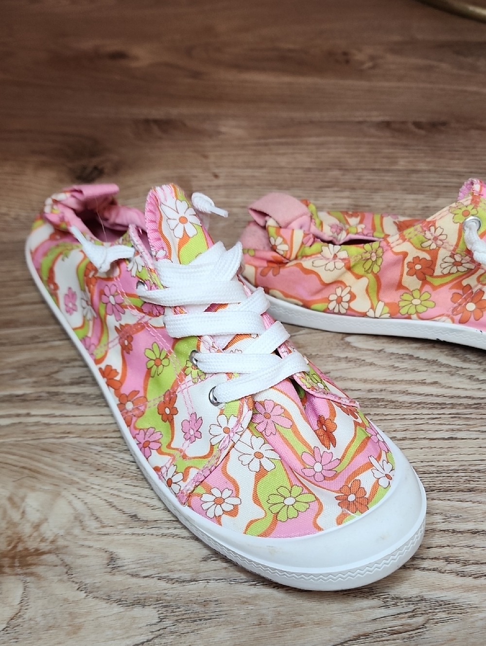 Sole Mates Womens Vibrant Pink Orange Green Floral Canvas Retro Sneakers Lace Up